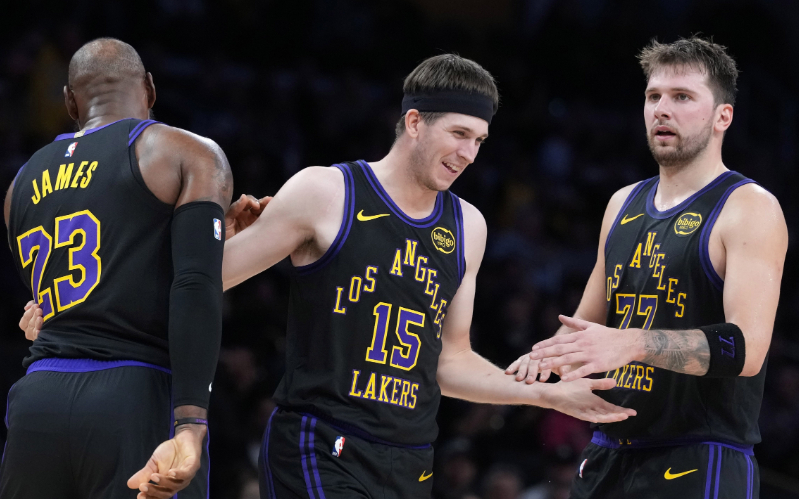 星空体育官方入口-10胜2负！里夫斯要签2.4亿美金顶薪，老詹该和湖人说再见了